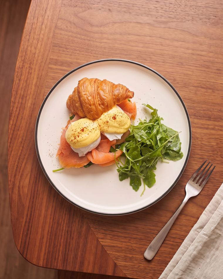 Eggs Florentine at PAAR: poached eggs, smoked salmon and hollandaise on a croissant